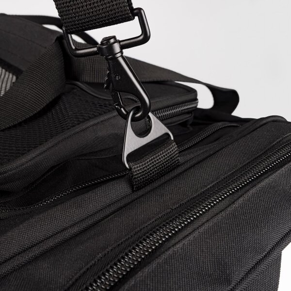 8 Weapons Gear Bags 8 Weapons Sport Bag Black-White