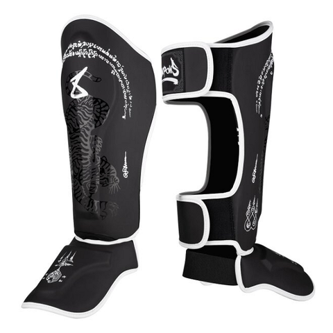 8 Weapons Shin Guards Sak Yant Big Tiger Black-Black
With the 8 WEAPONS ...