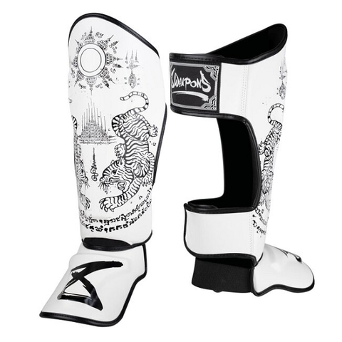 8 Weapons Shin Guards Sak Yant Tigers White-Black
With the 8 WEAPONS shi...