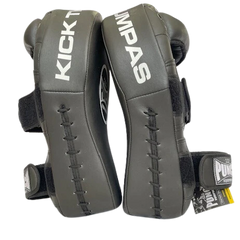 Punch Thai Pads Punch Thumpas Focus Kick Pads